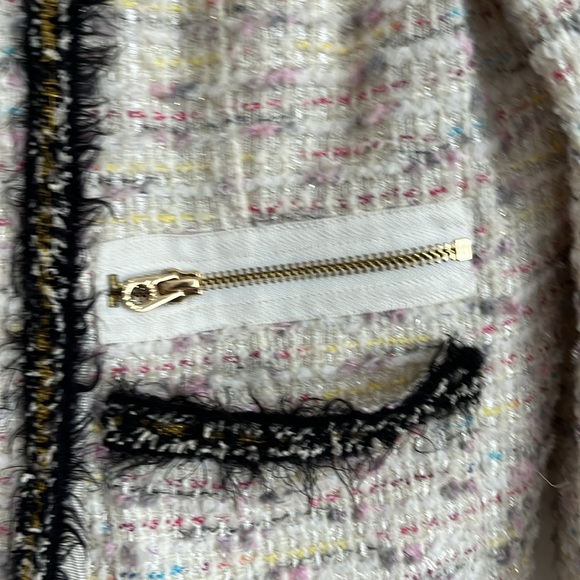 Blazer - Picture 4 of 6